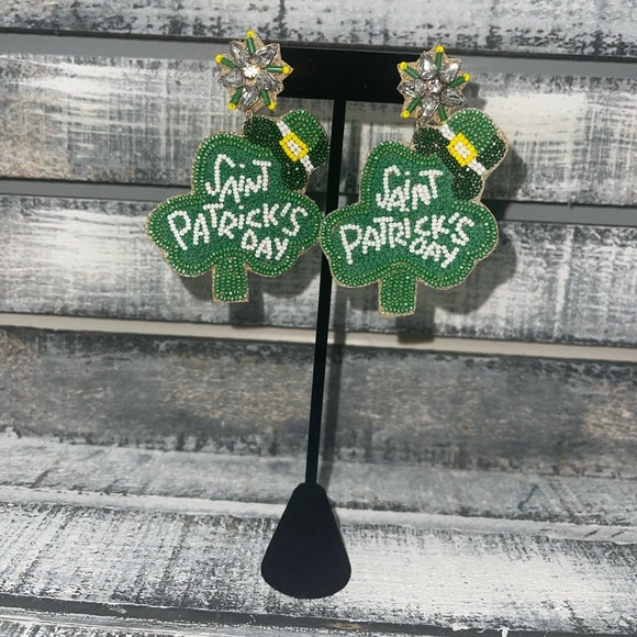 ☘️ “St. Patrick’s Day” Shamrock Statement Earrings☘️ - Picture 1 of 1